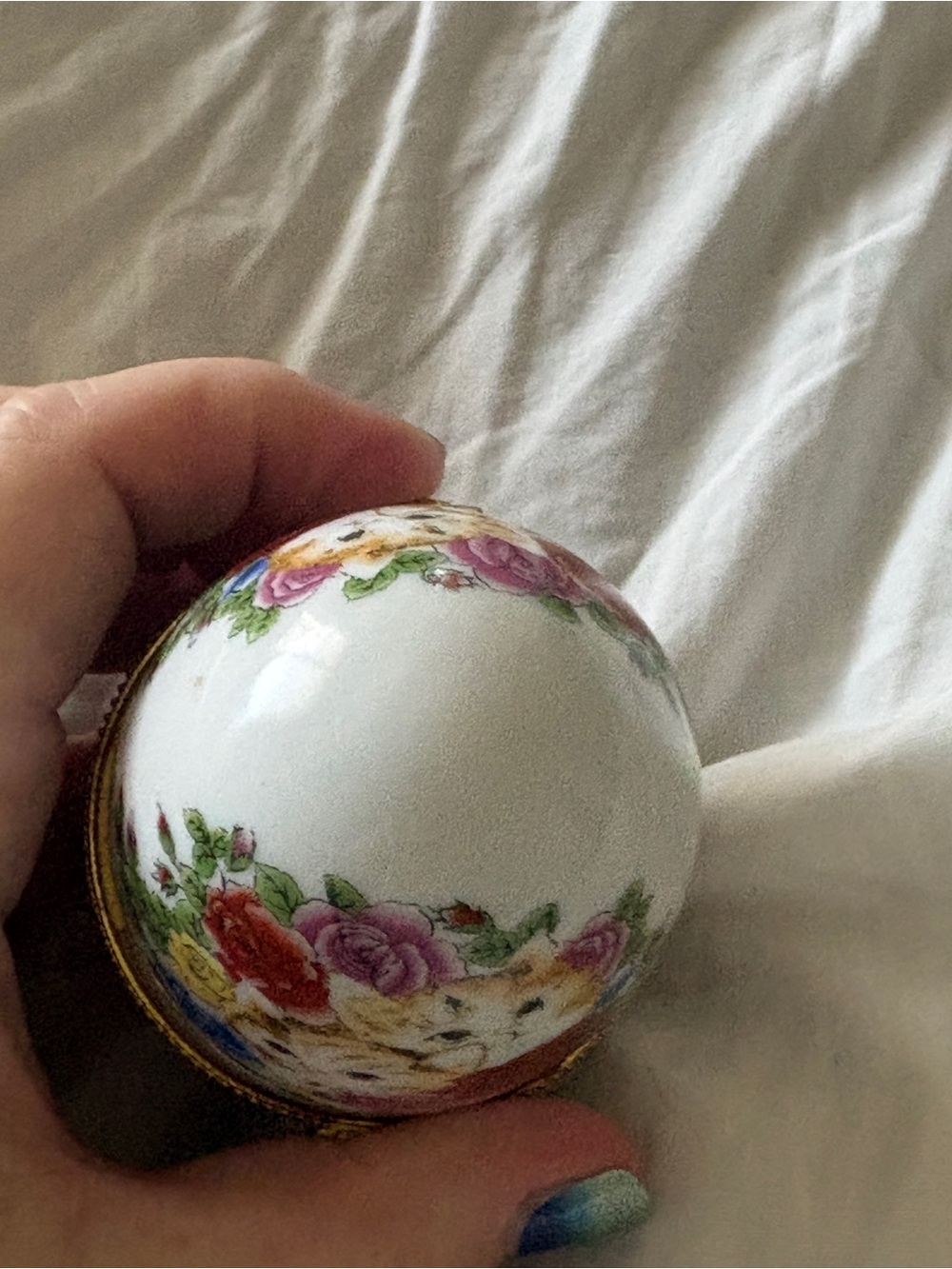 Vintage Hinged Egg Trinket Box Kittens Floral Gold Footed Keepsake - Picture 6 of 10